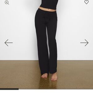Skims black long leg lounge pants
